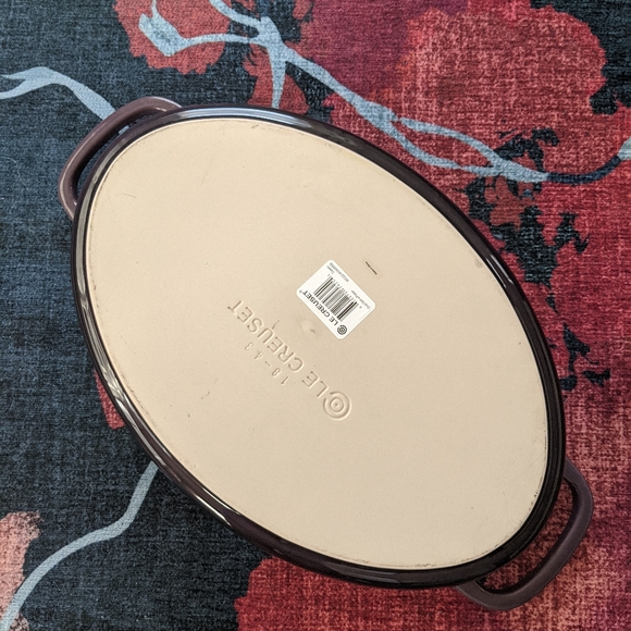 SOLD Le Creuset 3.7qt Oval Baker w/ Platter Lid - Picture 3 of 5